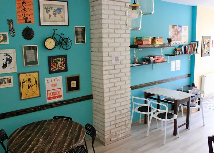 Falling Lakes Hostel