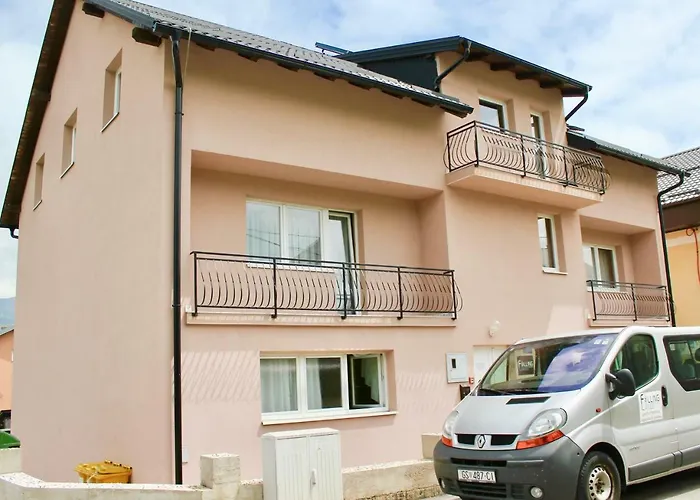 Falling Lakes Hostel