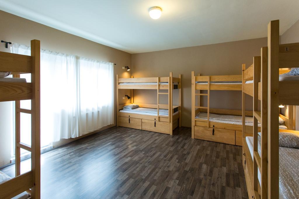 Falling Lakes Hostel *