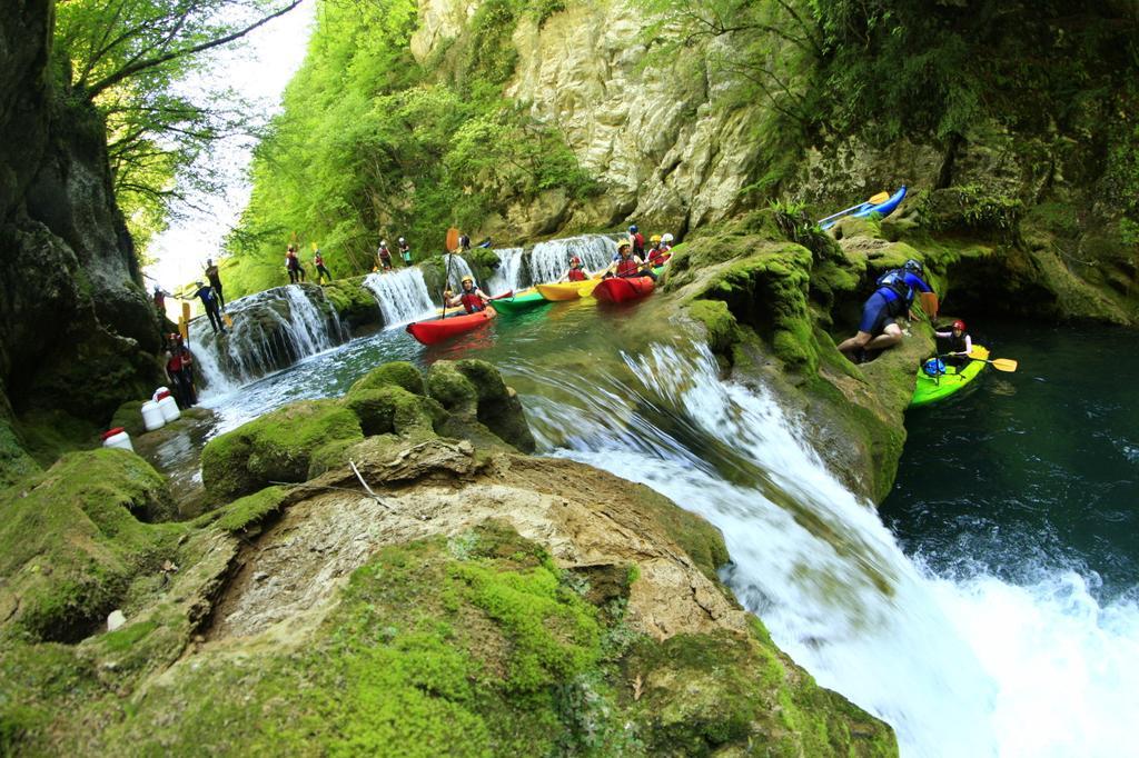 Falling Lakes Hostel Korenica