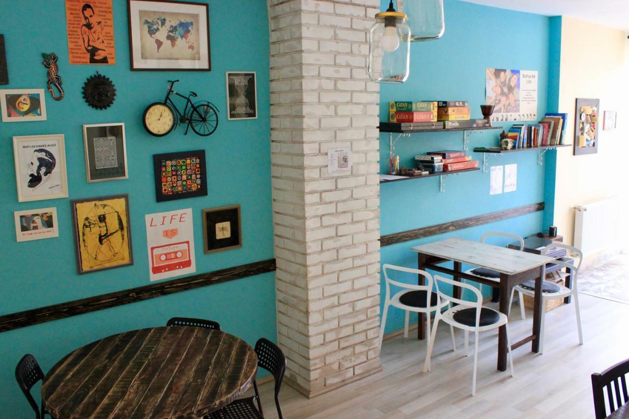 Falling Lakes Hostel *